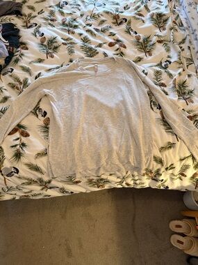 Light Gray Long Sleeve Crewneck Sweatshirt